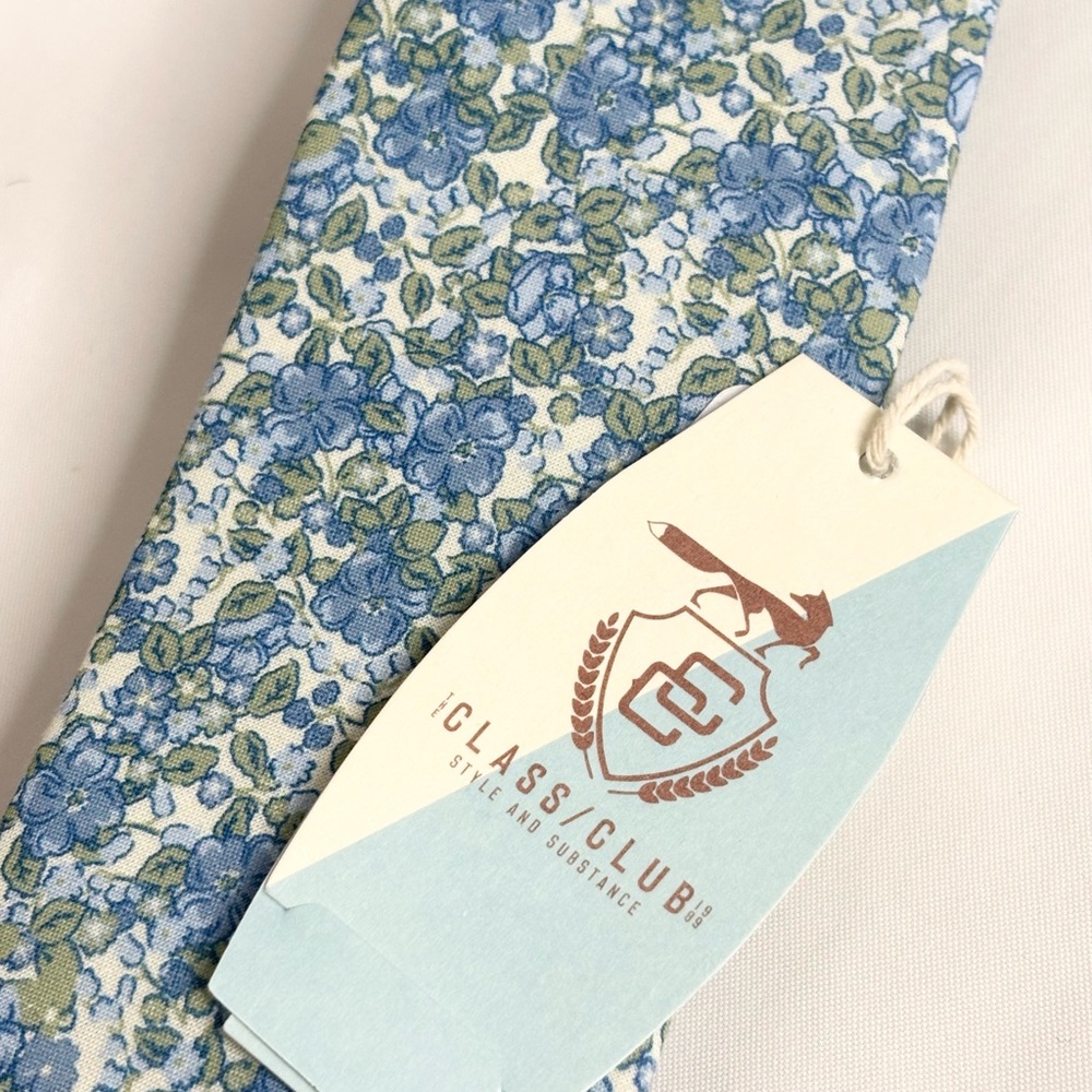 NEW- Class Club Floral Boys Tie